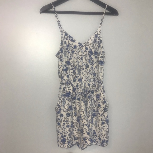 Blue Floral Romper. Size 4 - Picture 4 of 13